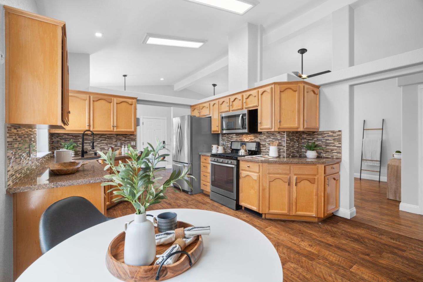 Detail Gallery Image 10 of 24 For 458 Laswell Ave, San Jose,  CA 95128 - 3 Beds | 2 Baths