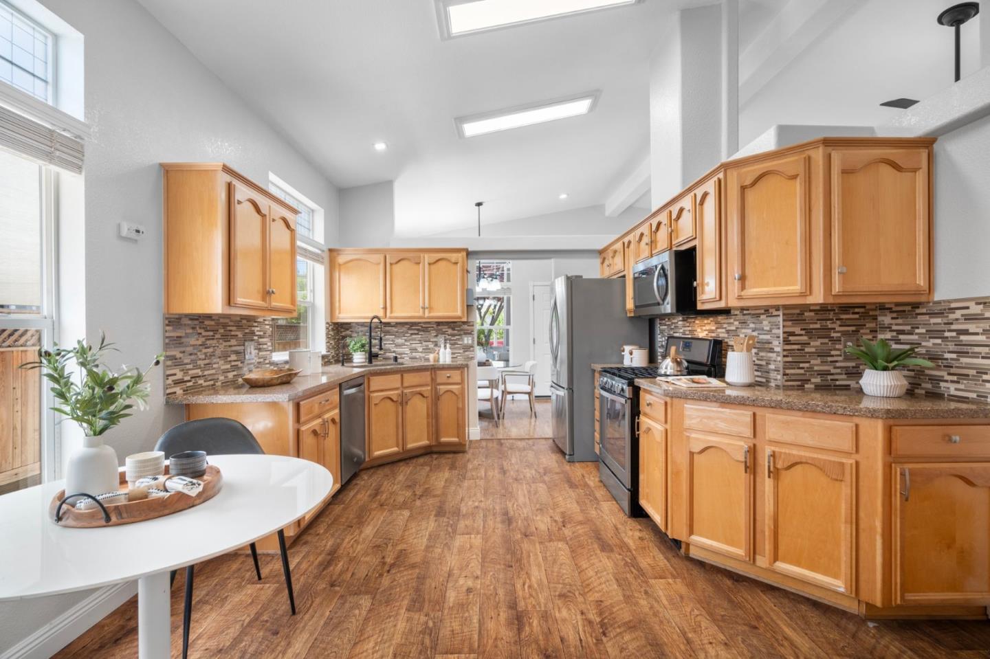 Detail Gallery Image 9 of 24 For 458 Laswell Ave, San Jose,  CA 95128 - 3 Beds | 2 Baths