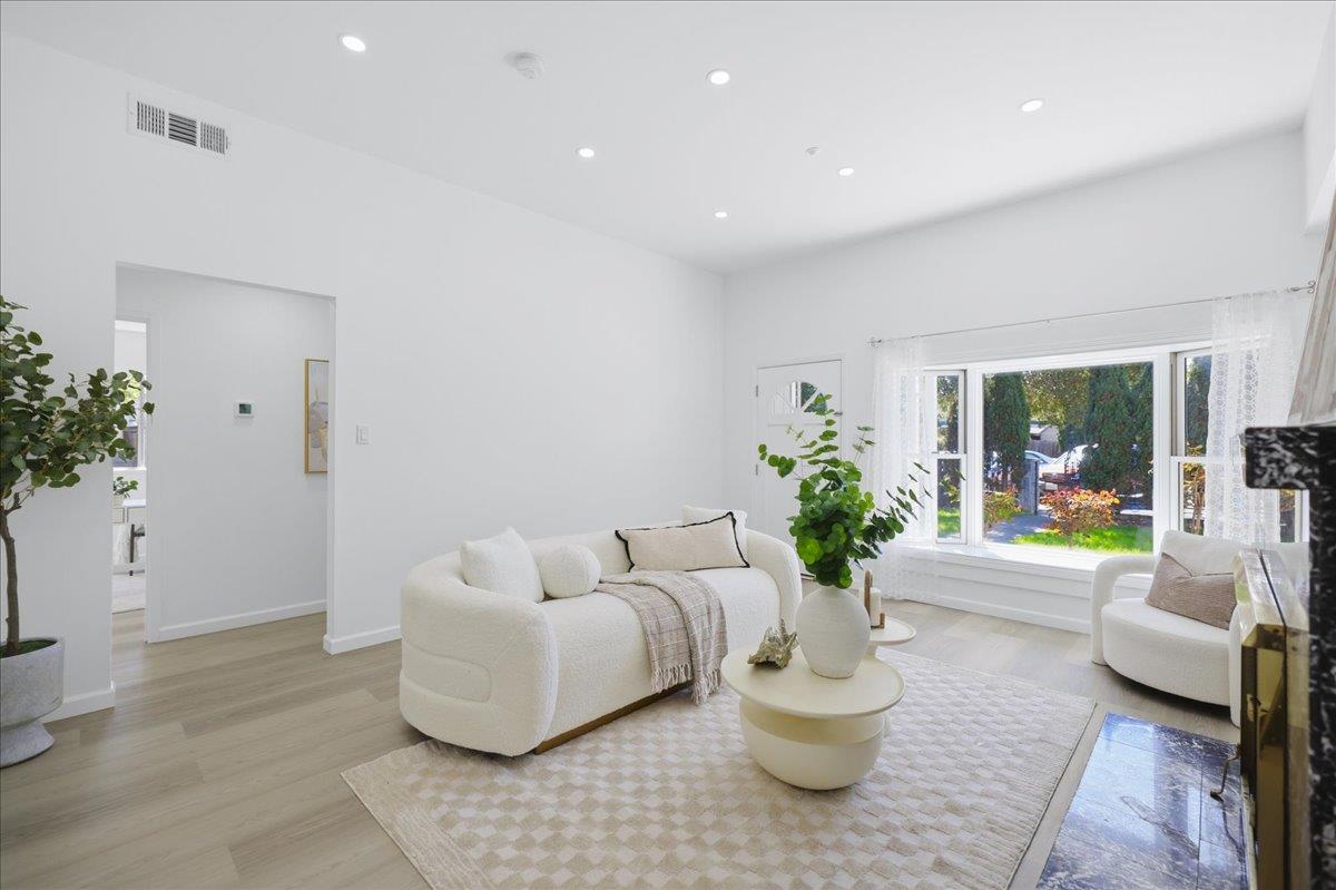 Detail Gallery Image 4 of 79 For 609 Gloria Ct, San Mateo,  CA 94401 - 4 Beds | 2 Baths