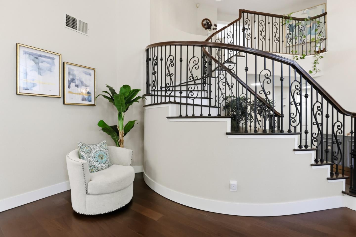 Detail Gallery Image 16 of 116 For 4168 Pinot Gris Way, San Jose,  CA 95135 - 5 Beds | 3 Baths