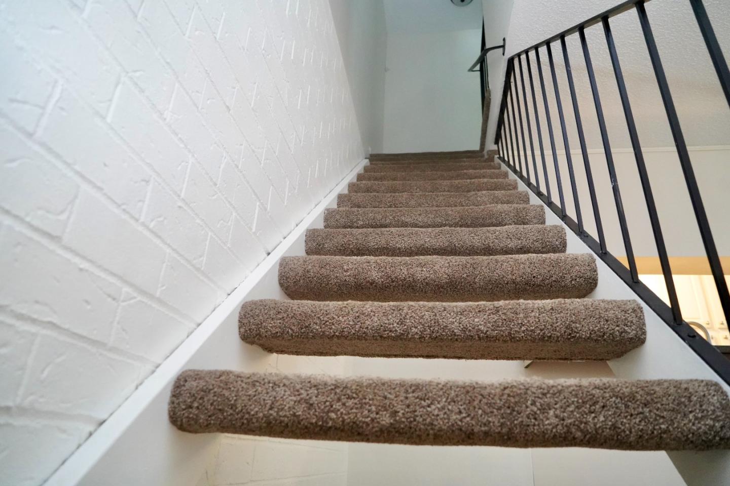 Detail Gallery Image 5 of 11 For 879 Wyman Way #2,  San Jose,  CA 95133 - 2 Beds | 1 Baths