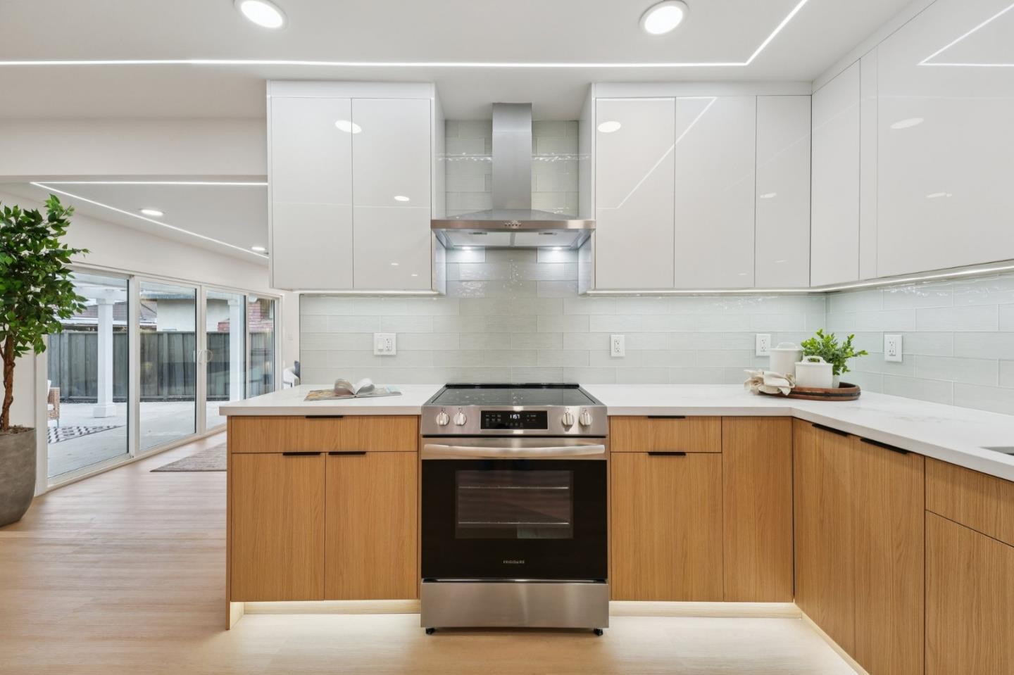 Detail Gallery Image 13 of 33 For 2502 Meridian Ave, San Jose,  CA 95124 - 3 Beds | 2 Baths