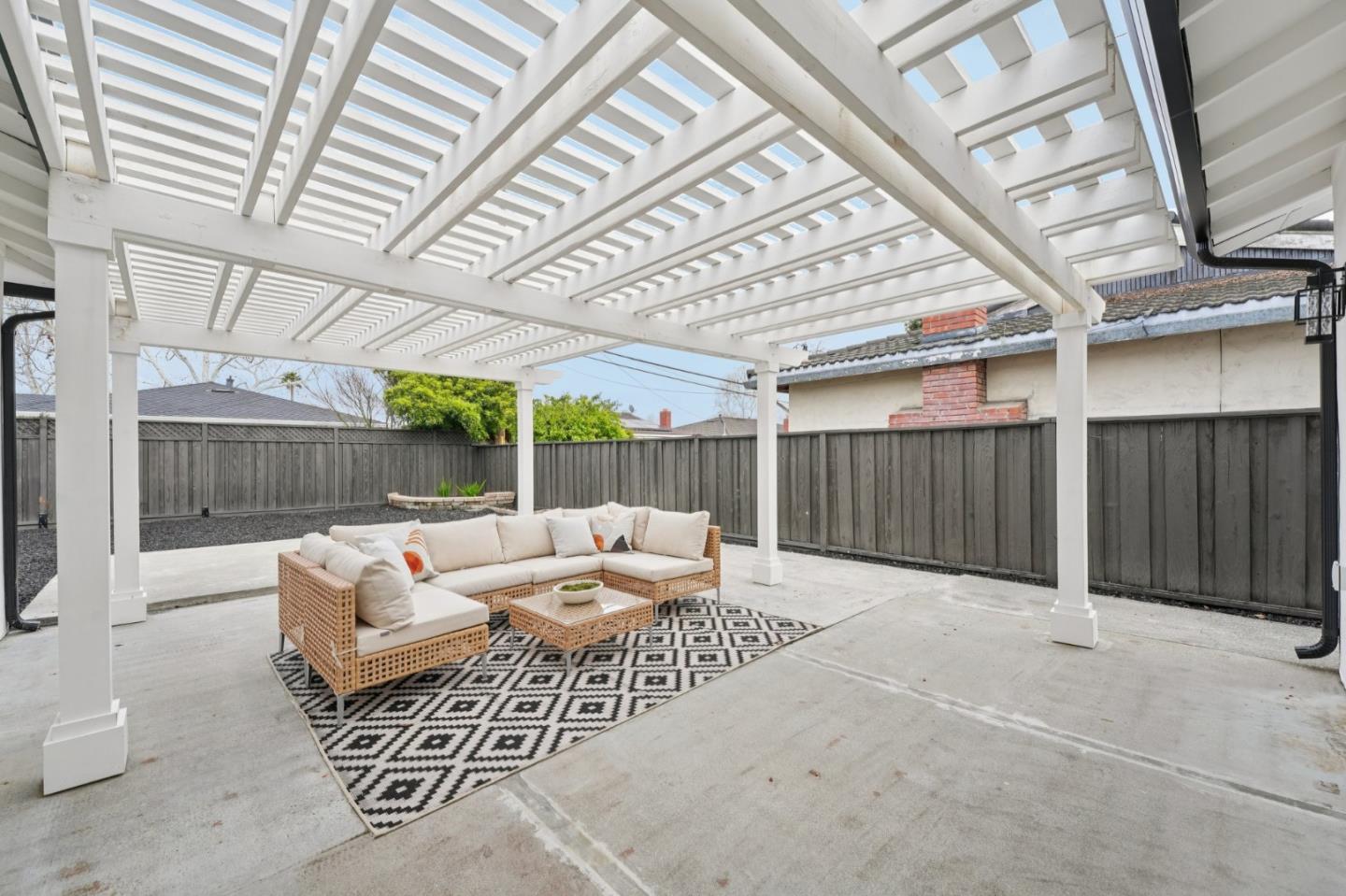 Detail Gallery Image 27 of 33 For 2502 Meridian Ave, San Jose,  CA 95124 - 3 Beds | 2 Baths