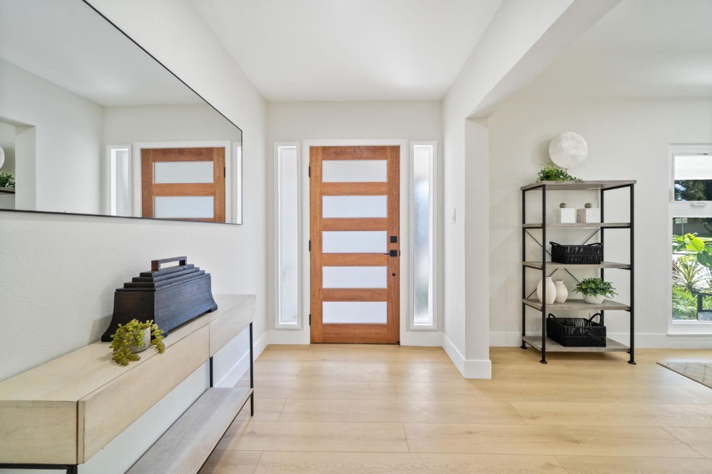 Detail Gallery Image 7 of 51 For 1149 S Daniel Way, San Jose,  CA 95128 - 4 Beds | 3 Baths