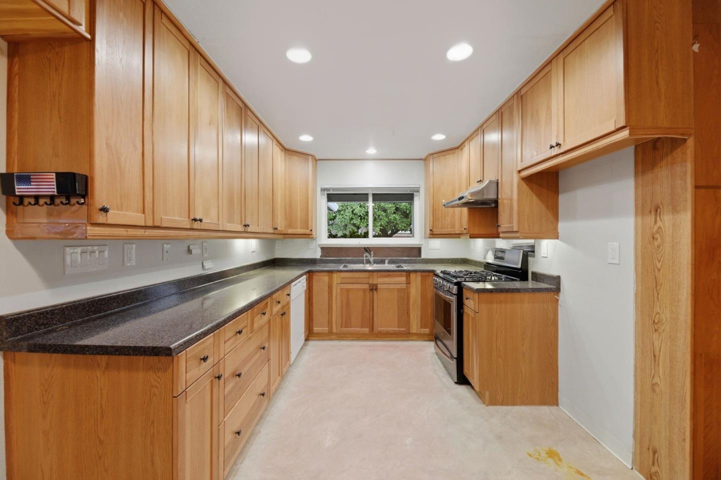 Detail Gallery Image 10 of 39 For 1637 Roger St, Milpitas,  CA 95035 - 3 Beds | 1 Baths