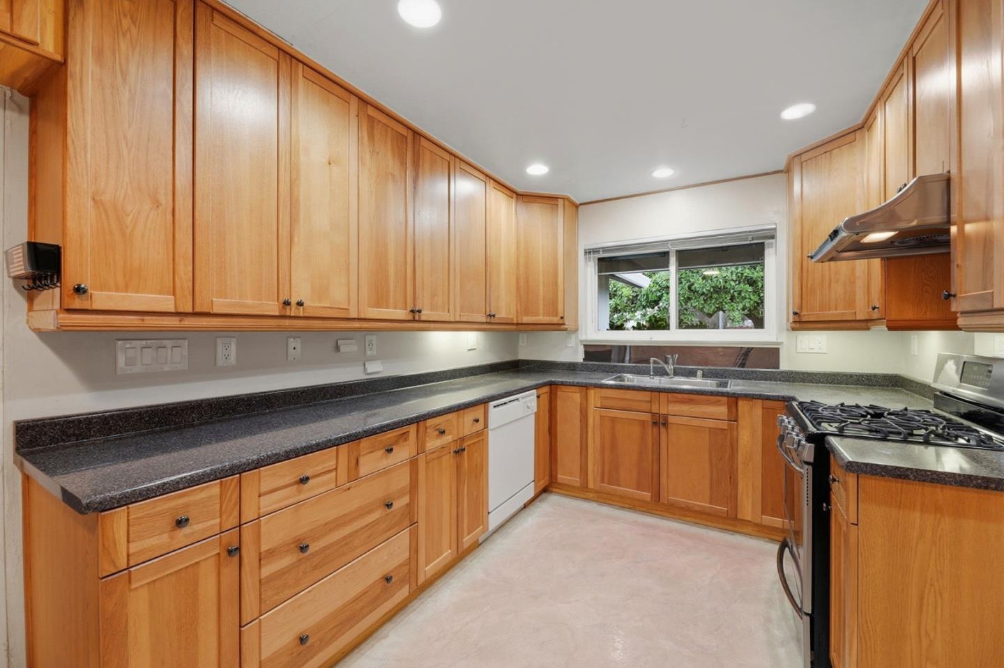 Detail Gallery Image 11 of 39 For 1637 Roger St, Milpitas,  CA 95035 - 3 Beds | 1 Baths