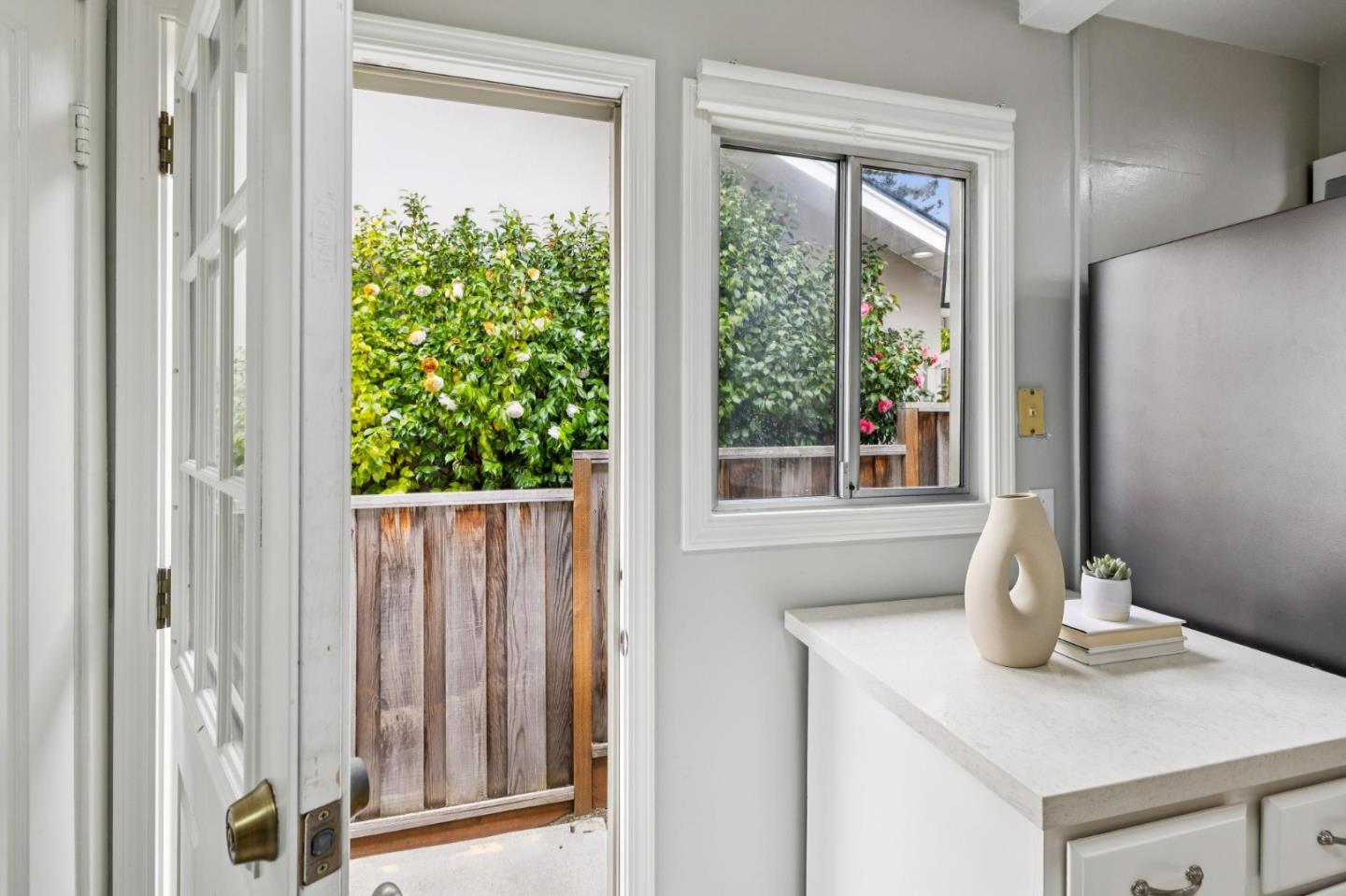 Detail Gallery Image 22 of 62 For 2018 Monroe Ave, Belmont,  CA 94002 - 3 Beds | 1 Baths