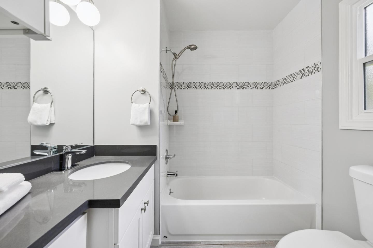 Detail Gallery Image 25 of 62 For 2018 Monroe Ave, Belmont,  CA 94002 - 3 Beds | 1 Baths