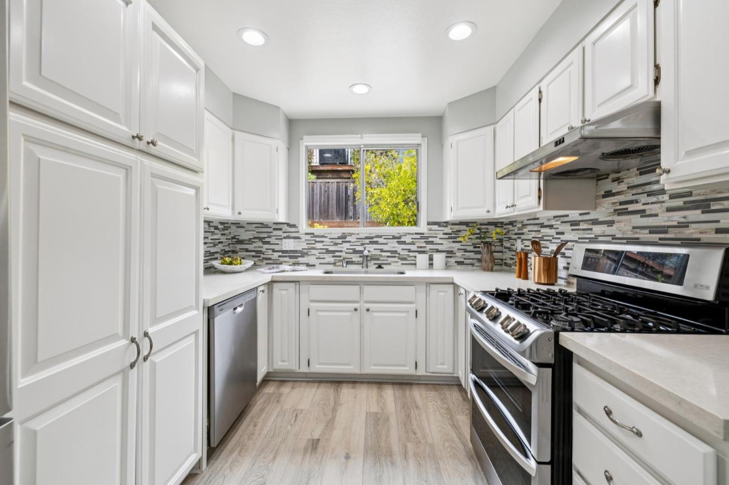 Detail Gallery Image 32 of 62 For 2018 Monroe Ave, Belmont,  CA 94002 - 3 Beds | 1 Baths