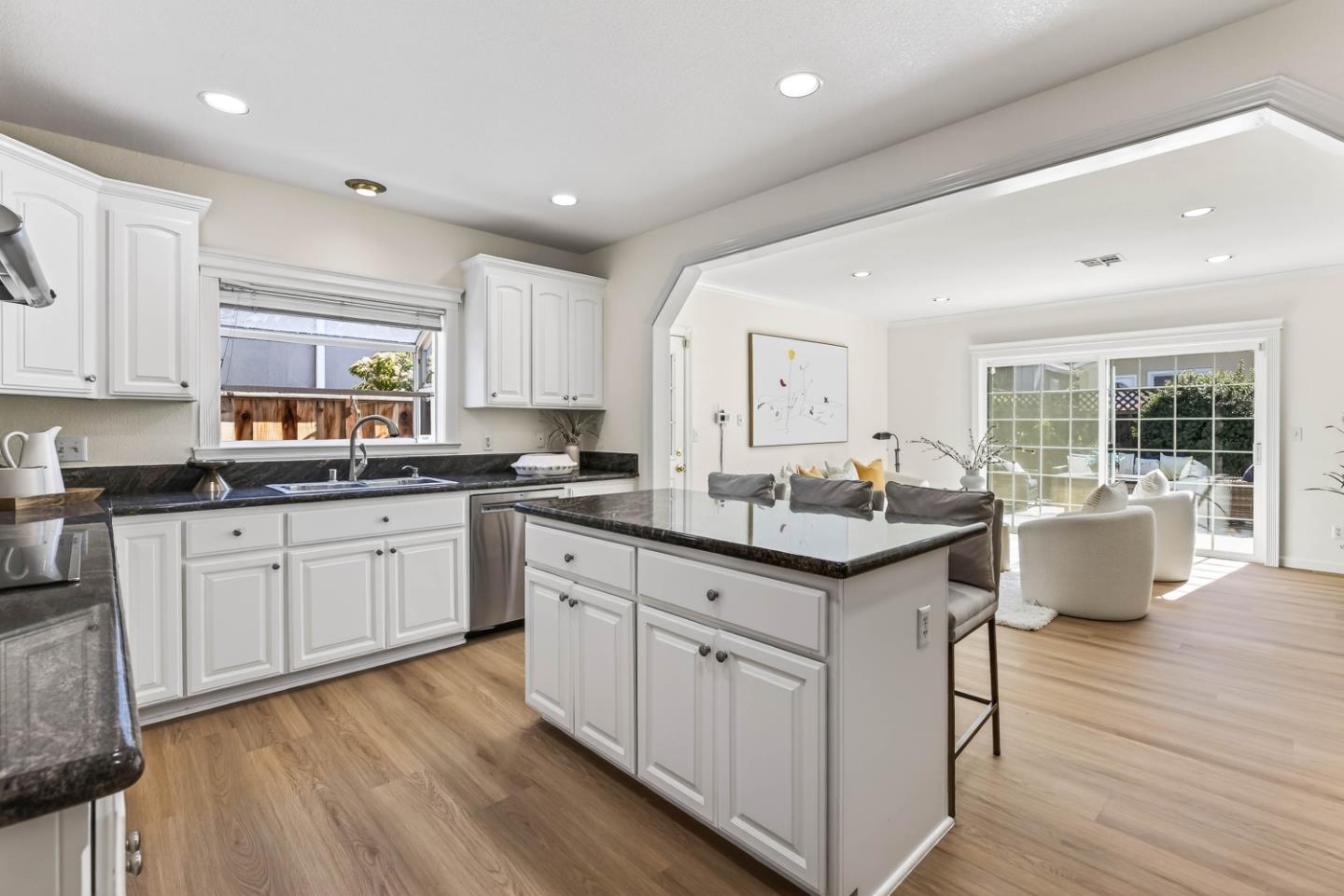 Detail Gallery Image 11 of 29 For 18870 Barnhart Ave, Cupertino,  CA 95014 - 4 Beds | 3 Baths