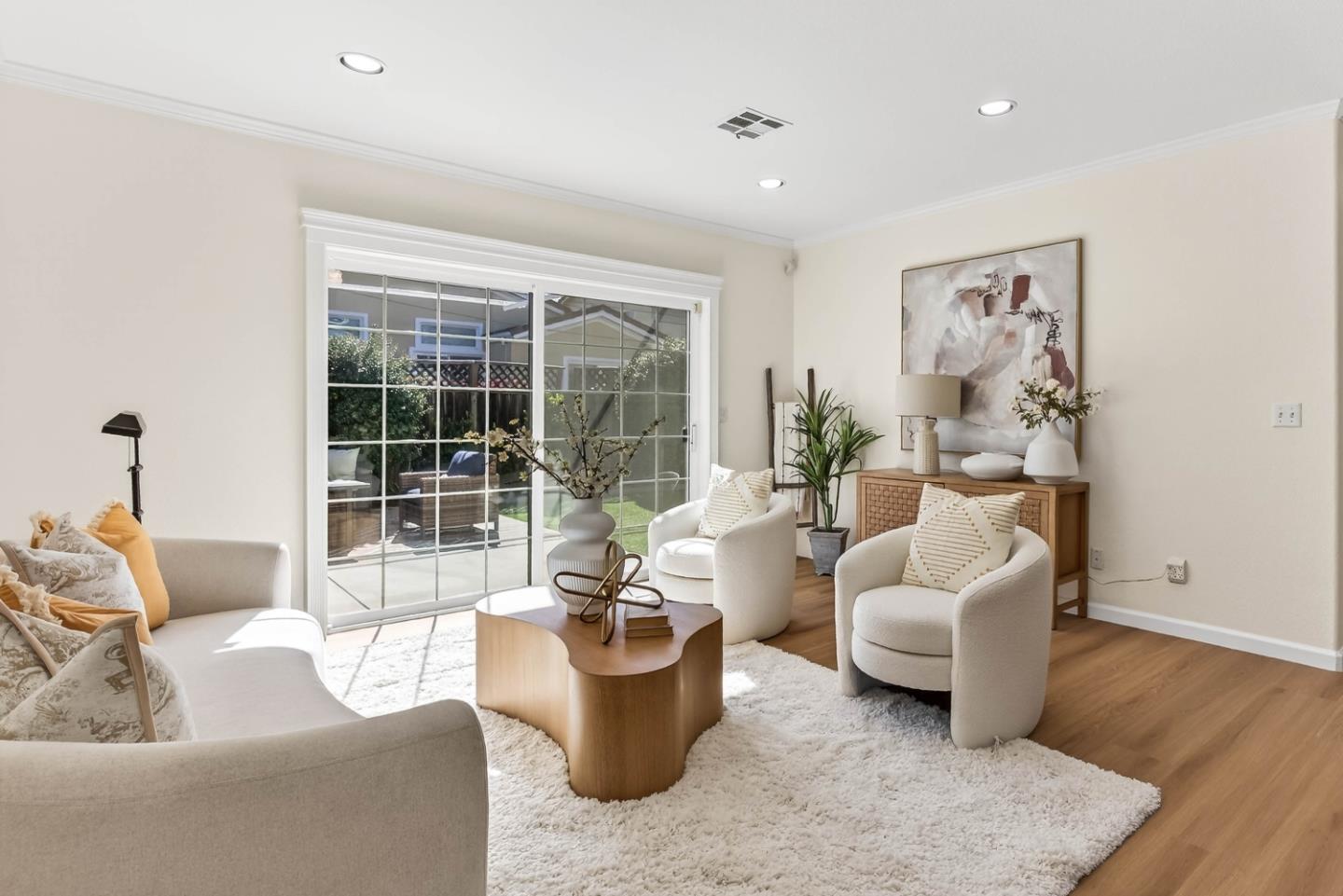 Detail Gallery Image 8 of 29 For 18870 Barnhart Ave, Cupertino,  CA 95014 - 4 Beds | 3 Baths