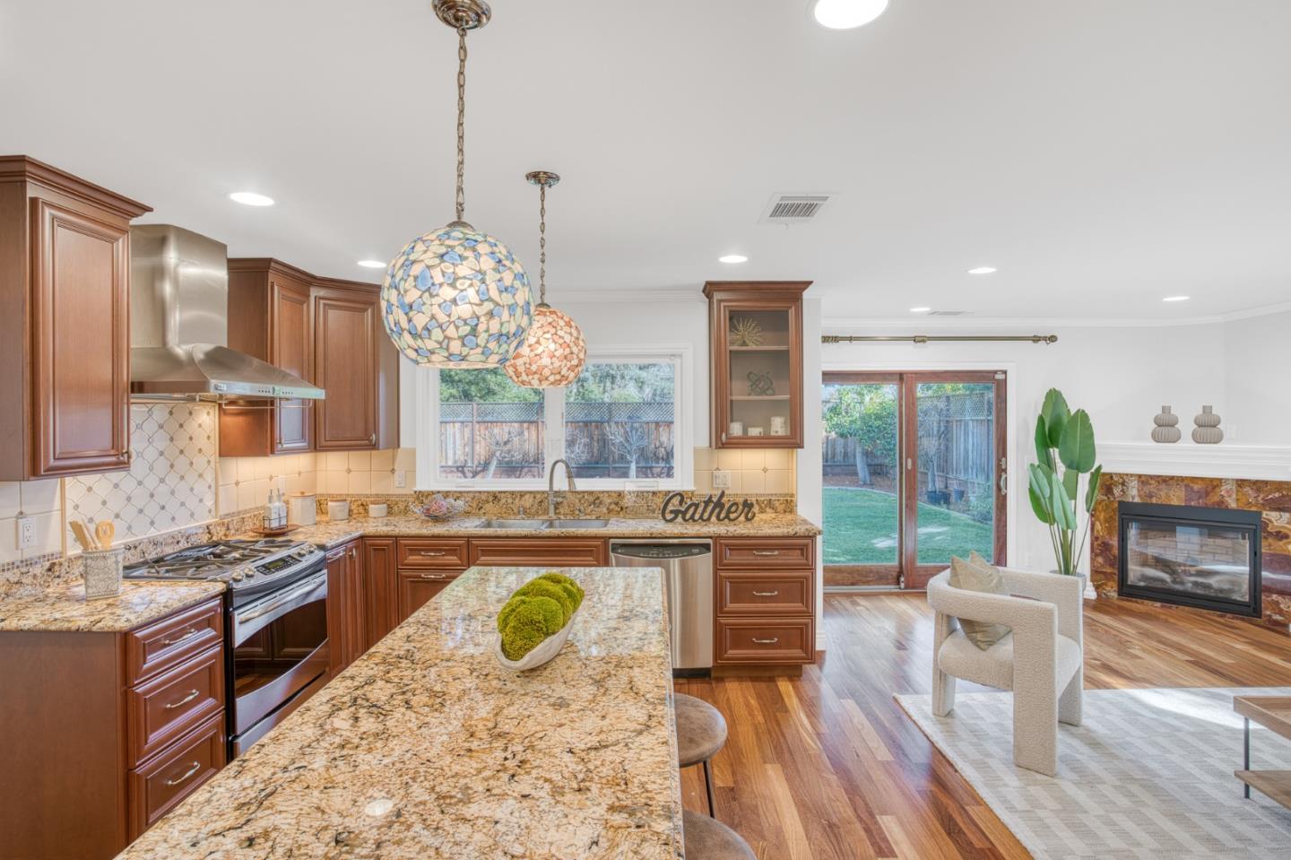 Detail Gallery Image 13 of 52 For 1065 Ray Ave, Los Altos,  CA 94022 - 3 Beds | 2/1 Baths