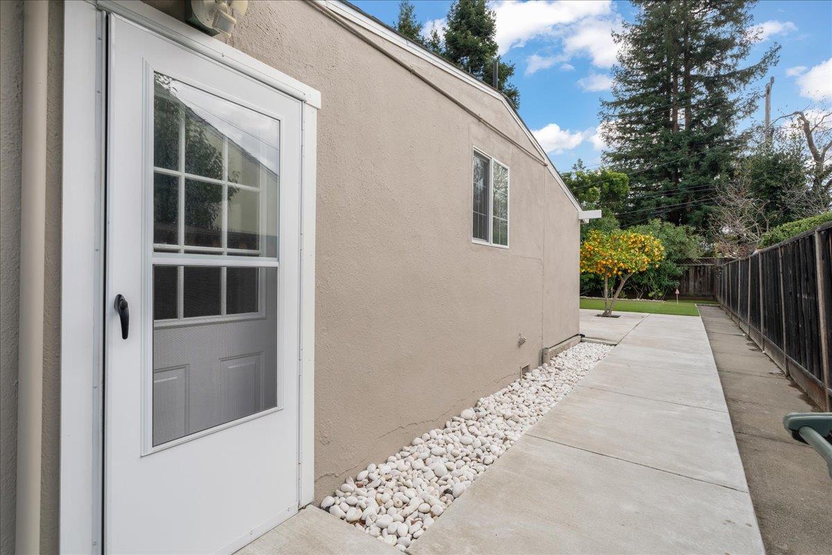 Detail Gallery Image 24 of 36 For 1704 Virginia Ave, Redwood City,  CA 94061 - 3 Beds | 2 Baths