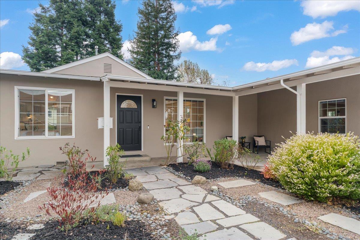 Detail Gallery Image 3 of 36 For 1704 Virginia Ave, Redwood City,  CA 94061 - 3 Beds | 2 Baths