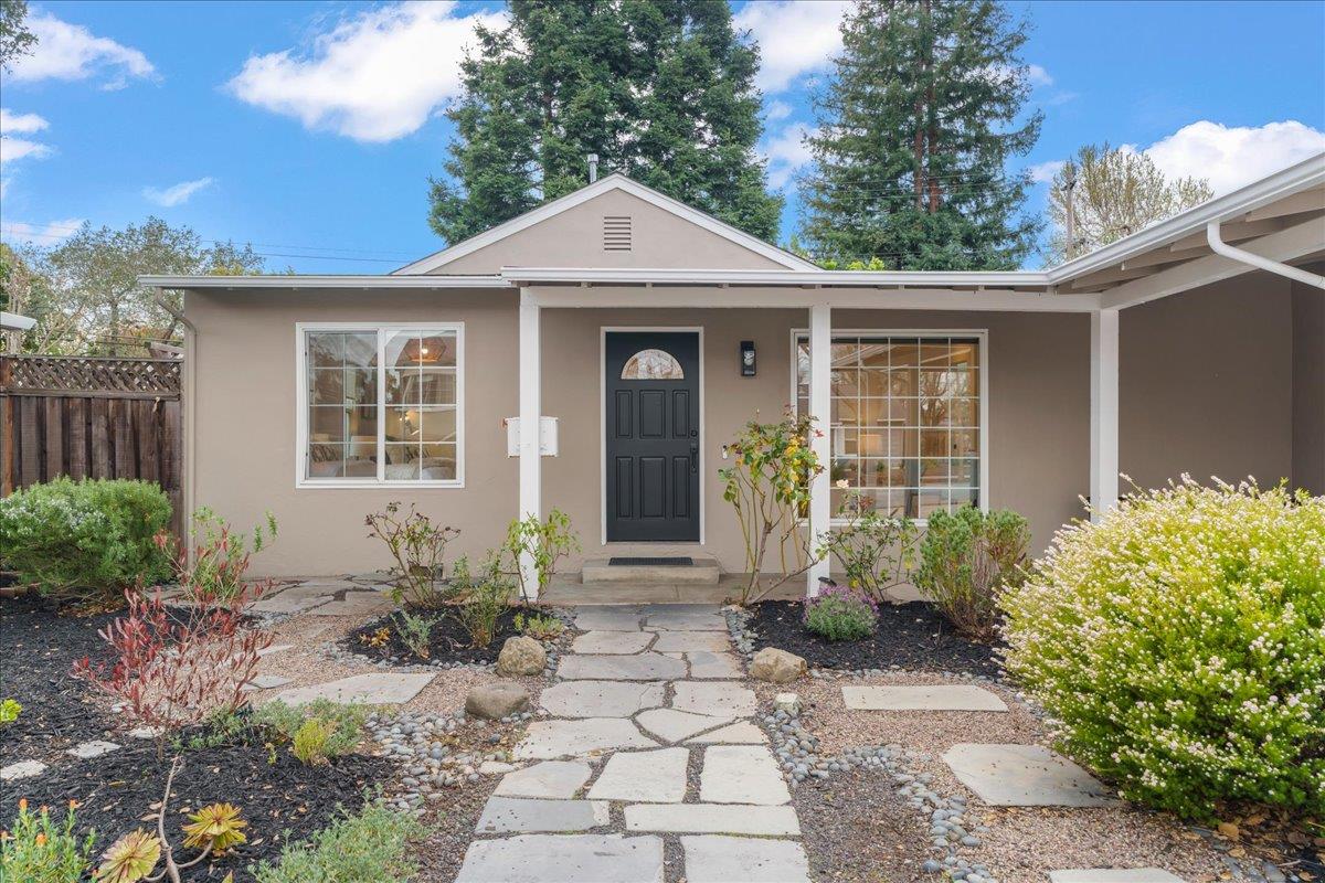 Detail Gallery Image 4 of 36 For 1704 Virginia Ave, Redwood City,  CA 94061 - 3 Beds | 2 Baths