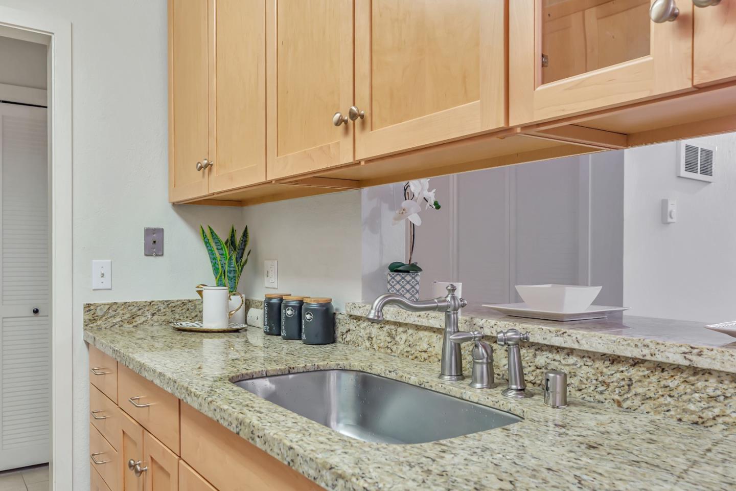 Detail Gallery Image 13 of 51 For 295 Lenox Ave #203,  Oakland,  CA 94610 - 1 Beds | 1 Baths
