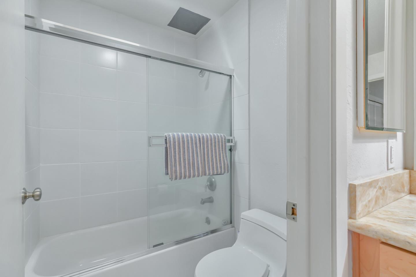 Detail Gallery Image 38 of 51 For 295 Lenox Ave #203,  Oakland,  CA 94610 - 1 Beds | 1 Baths