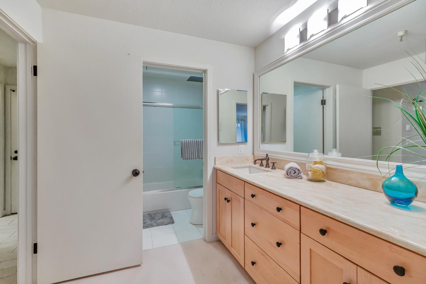 Detail Gallery Image 39 of 51 For 295 Lenox Ave #203,  Oakland,  CA 94610 - 1 Beds | 1 Baths