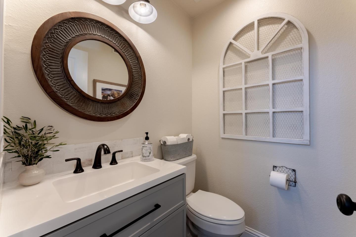 Detail Gallery Image 16 of 42 For 724 Wisteria Dr, Gilroy,  CA 95020 - 4 Beds | 2/1 Baths