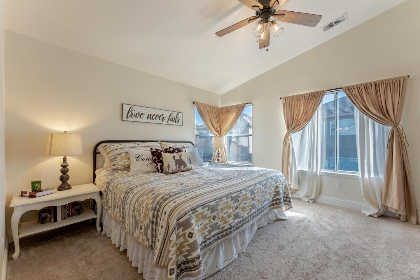 Detail Gallery Image 20 of 42 For 724 Wisteria Dr, Gilroy,  CA 95020 - 4 Beds | 2/1 Baths