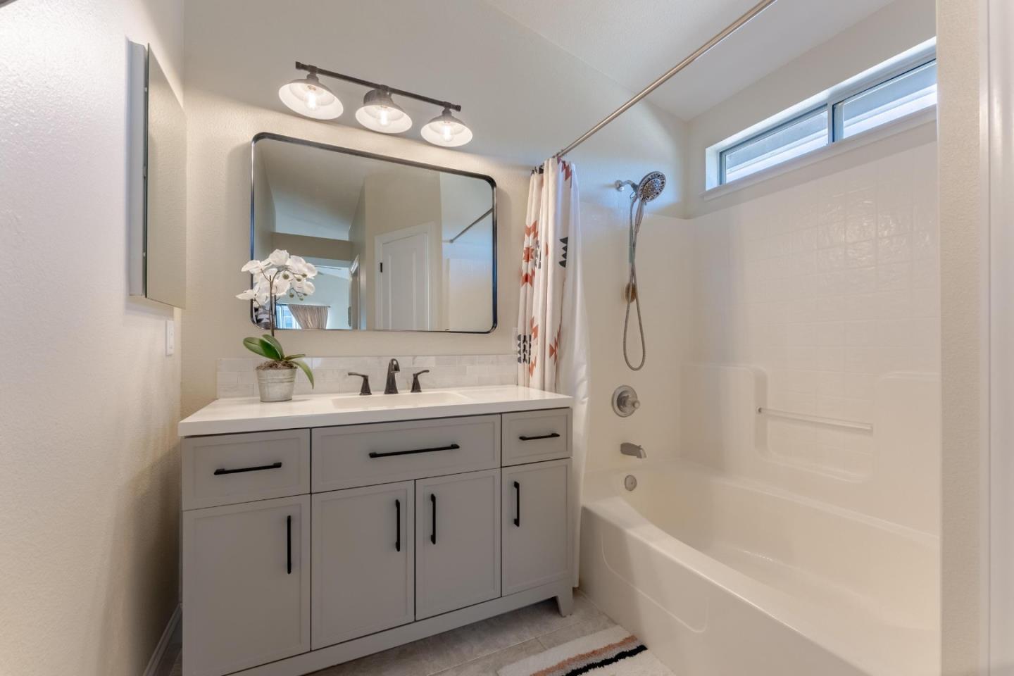 Detail Gallery Image 23 of 42 For 724 Wisteria Dr, Gilroy,  CA 95020 - 4 Beds | 2/1 Baths