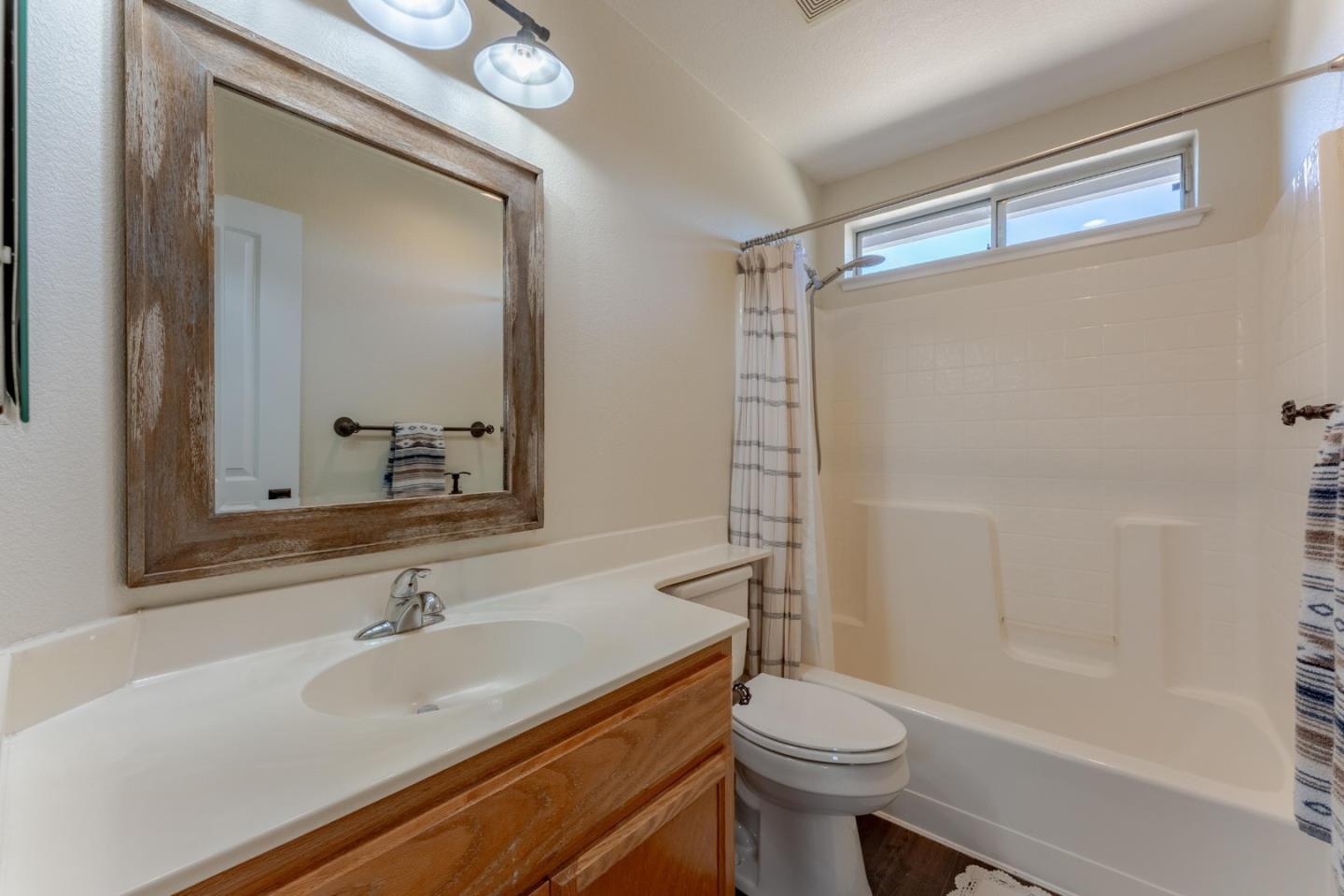 Detail Gallery Image 24 of 42 For 724 Wisteria Dr, Gilroy,  CA 95020 - 4 Beds | 2/1 Baths