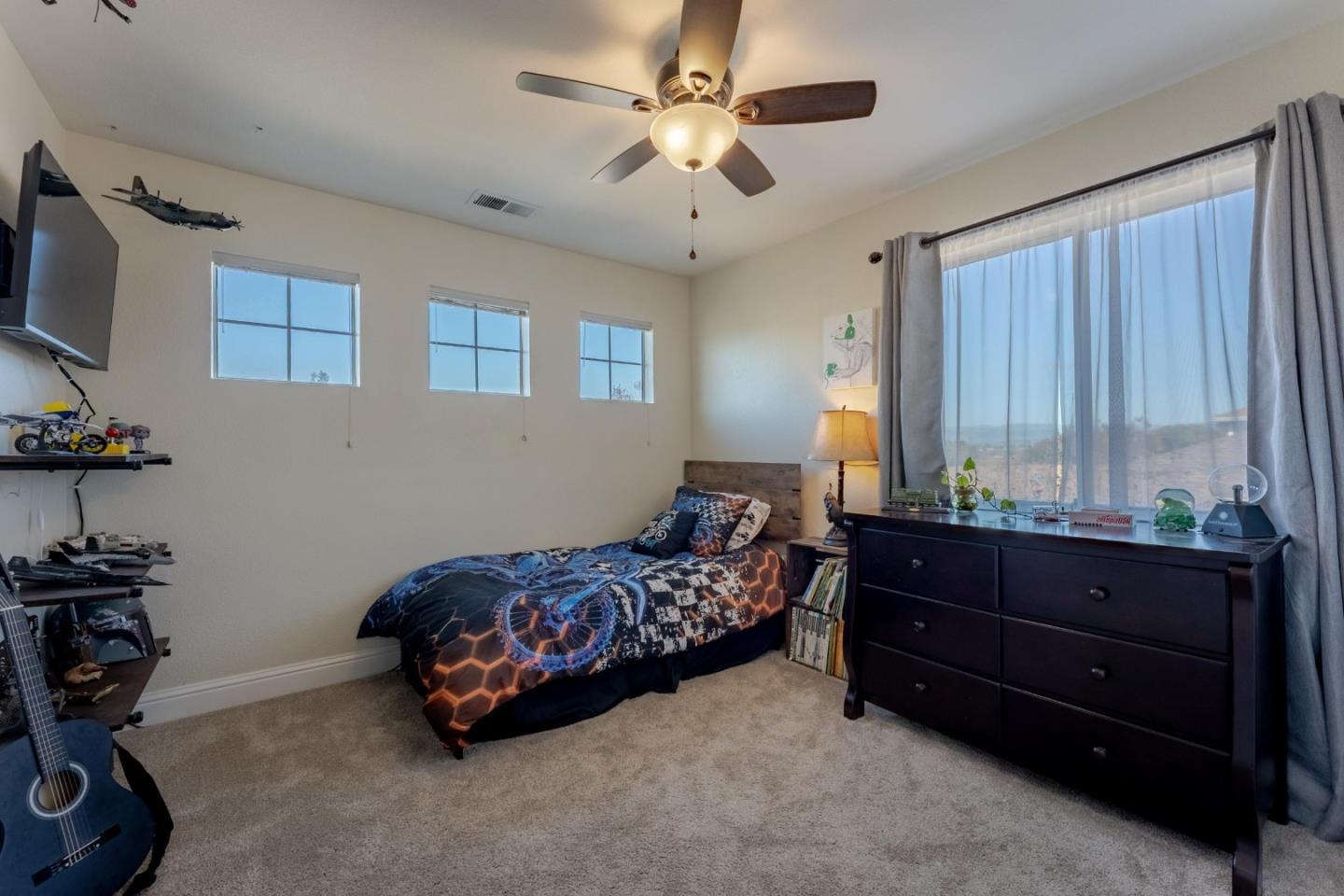 Detail Gallery Image 25 of 42 For 724 Wisteria Dr, Gilroy,  CA 95020 - 4 Beds | 2/1 Baths