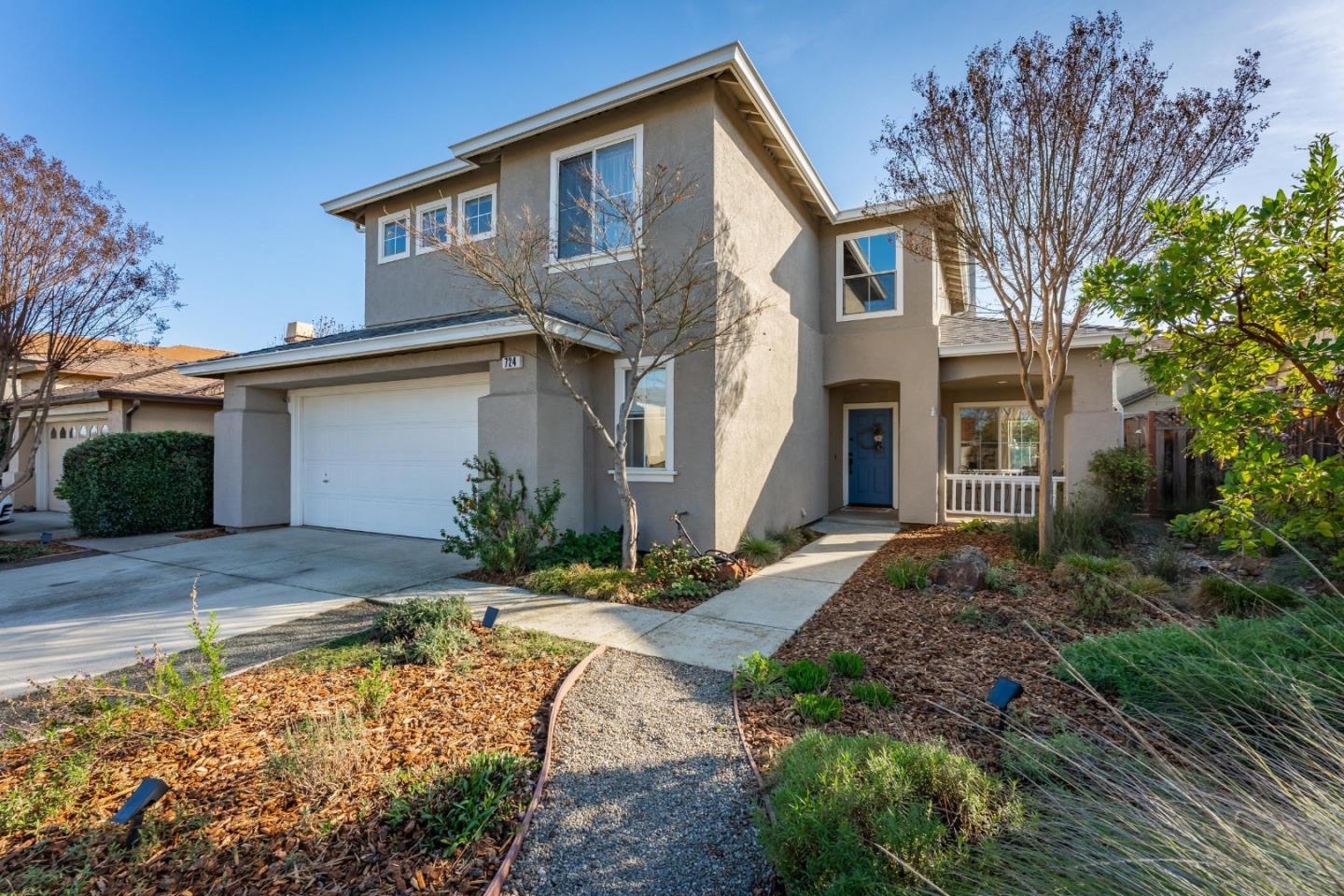 Detail Gallery Image 3 of 42 For 724 Wisteria Dr, Gilroy,  CA 95020 - 4 Beds | 2/1 Baths
