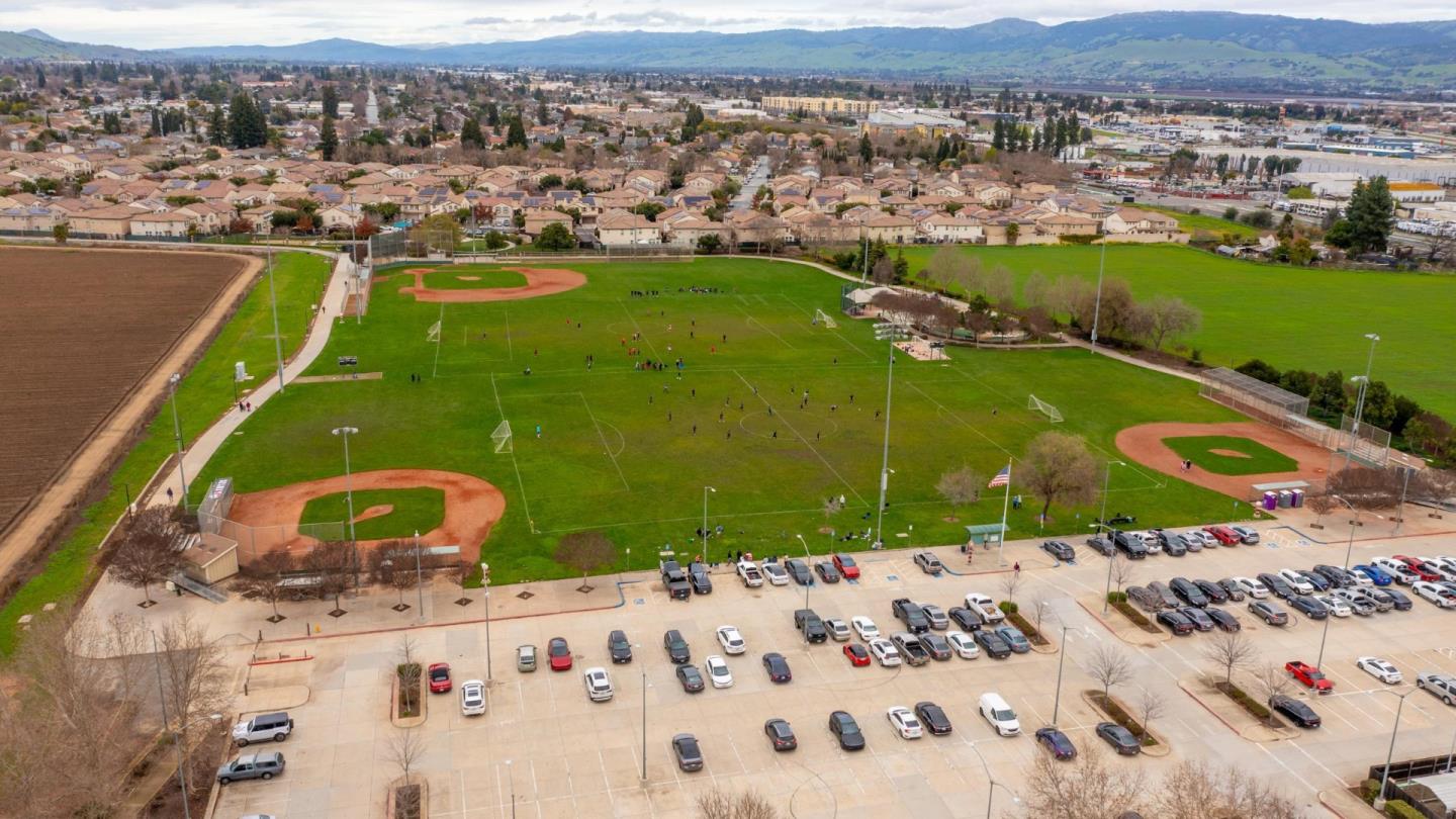 Detail Gallery Image 40 of 42 For 724 Wisteria Dr, Gilroy,  CA 95020 - 4 Beds | 2/1 Baths