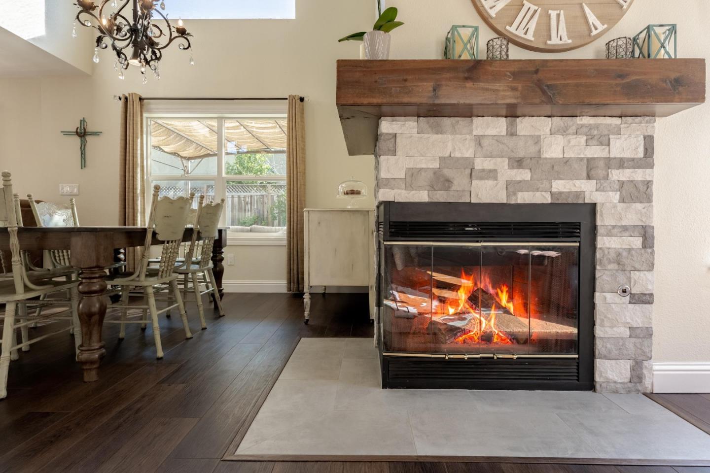 Detail Gallery Image 7 of 42 For 724 Wisteria Dr, Gilroy,  CA 95020 - 4 Beds | 2/1 Baths