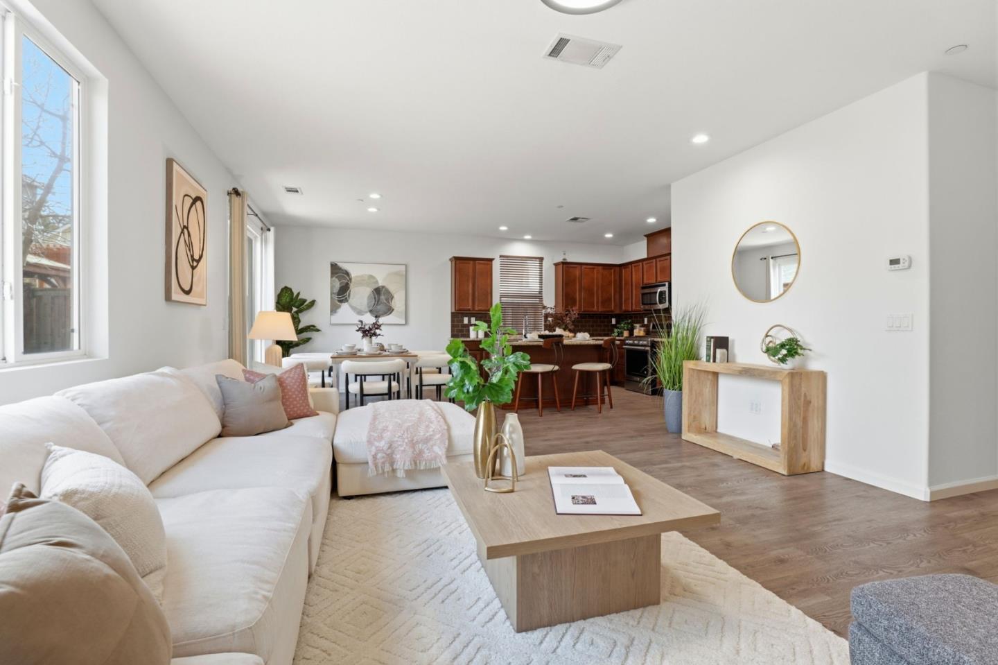 Detail Gallery Image 10 of 64 For 170 Sturla Way, Gilroy,  CA 95020 - 4 Beds | 2/1 Baths