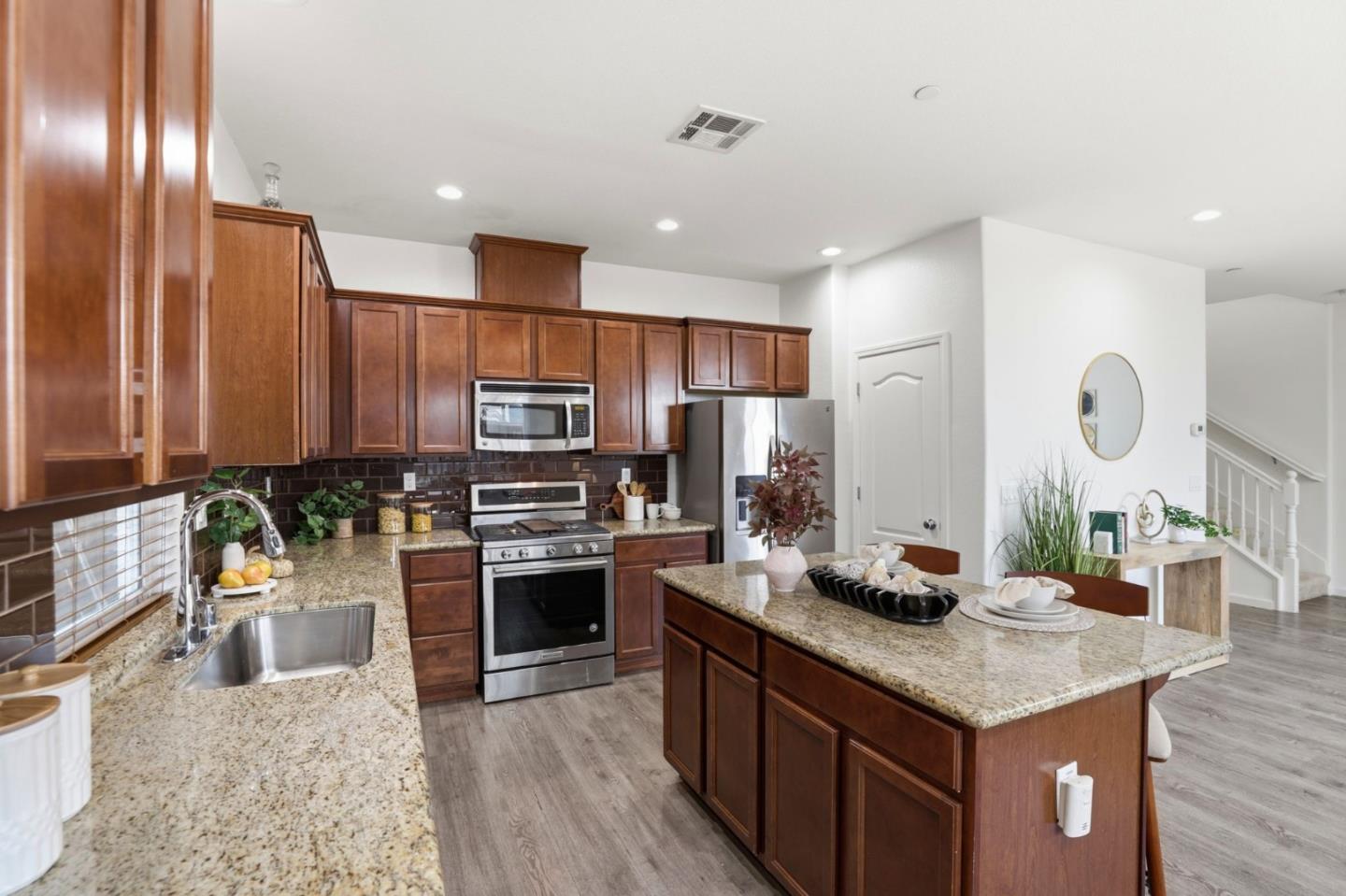 Detail Gallery Image 11 of 64 For 170 Sturla Way, Gilroy,  CA 95020 - 4 Beds | 2/1 Baths