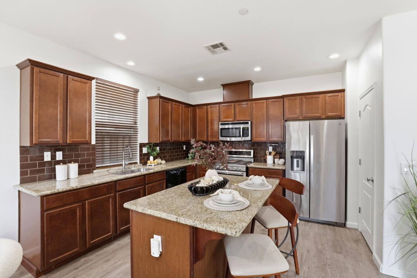 Detail Gallery Image 13 of 64 For 170 Sturla Way, Gilroy,  CA 95020 - 4 Beds | 2/1 Baths