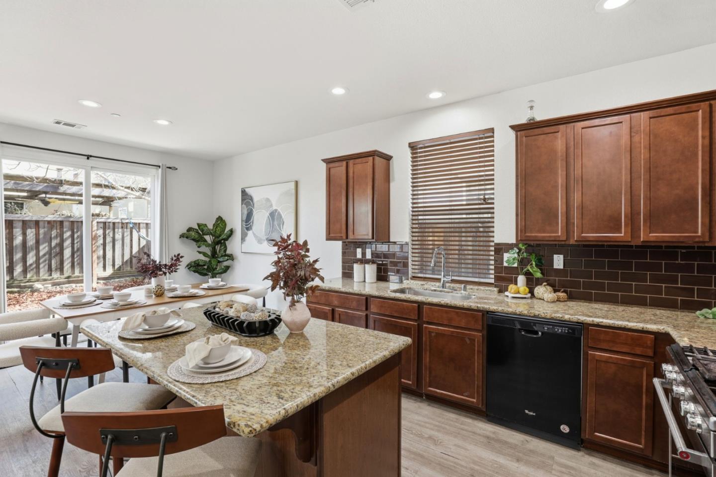 Detail Gallery Image 14 of 64 For 170 Sturla Way, Gilroy,  CA 95020 - 4 Beds | 2/1 Baths