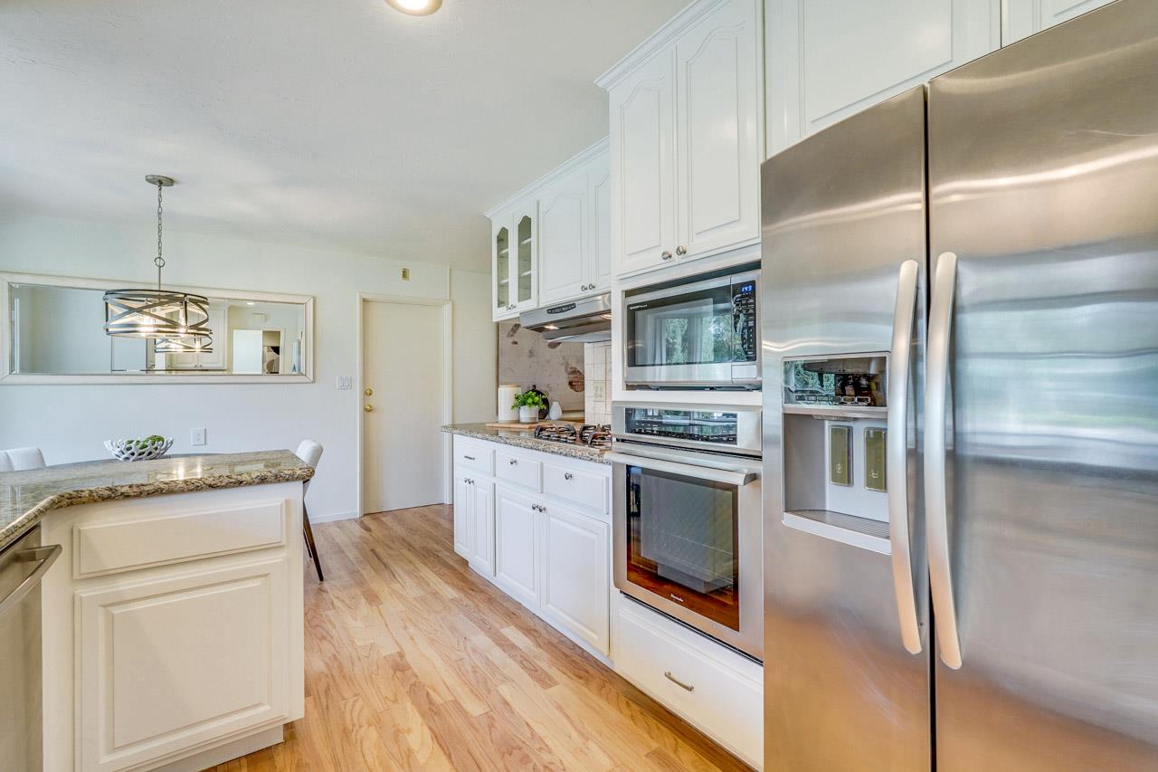 Detail Gallery Image 12 of 45 For 1624 Newcastle Dr, Los Altos,  CA 94024 - 4 Beds | 2/1 Baths