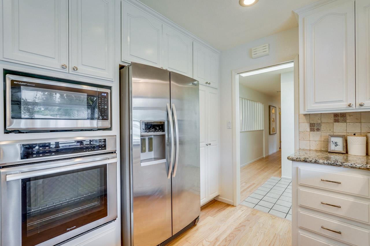 Detail Gallery Image 14 of 45 For 1624 Newcastle Dr, Los Altos,  CA 94024 - 4 Beds | 2/1 Baths