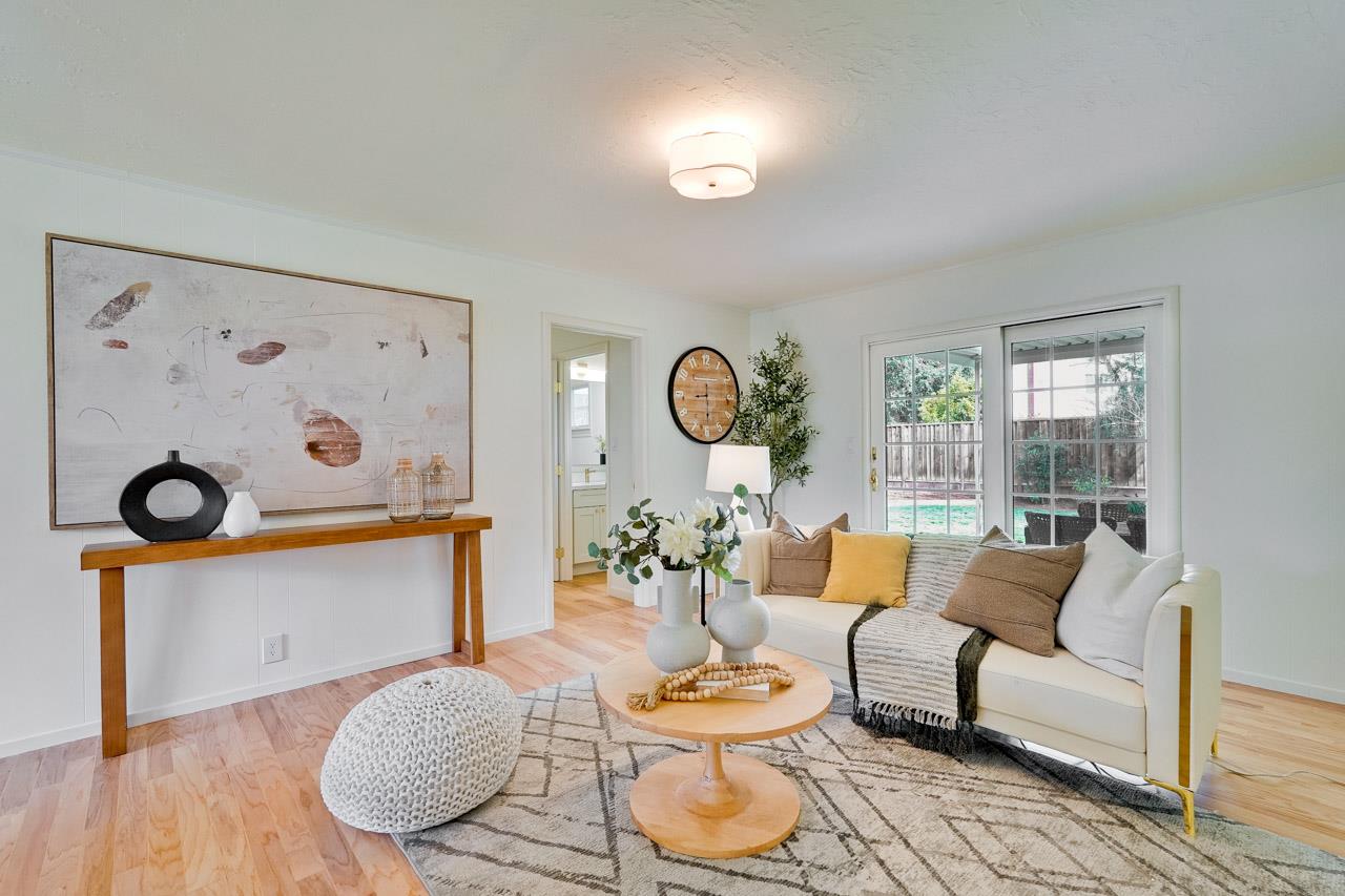 Detail Gallery Image 20 of 45 For 1624 Newcastle Dr, Los Altos,  CA 94024 - 4 Beds | 2/1 Baths