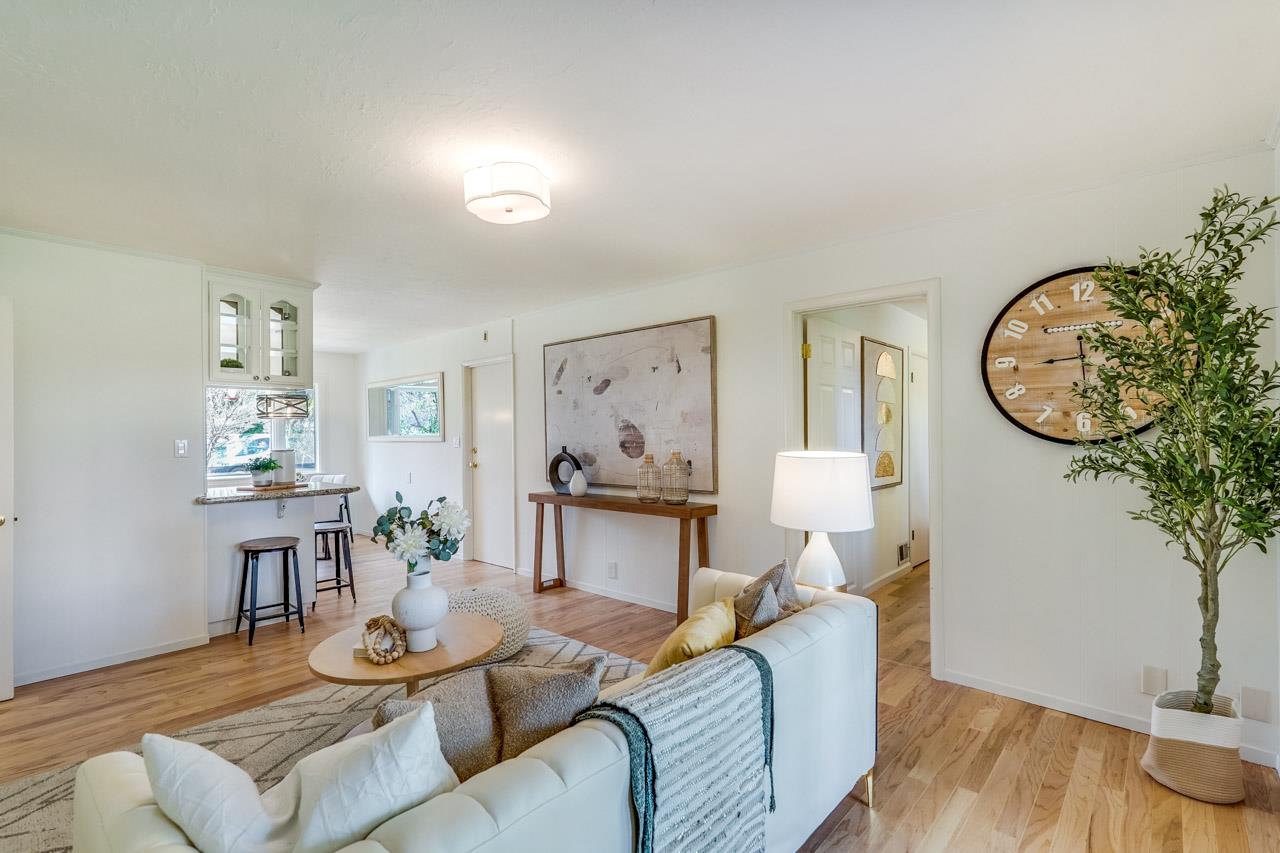 Detail Gallery Image 21 of 45 For 1624 Newcastle Dr, Los Altos,  CA 94024 - 4 Beds | 2/1 Baths