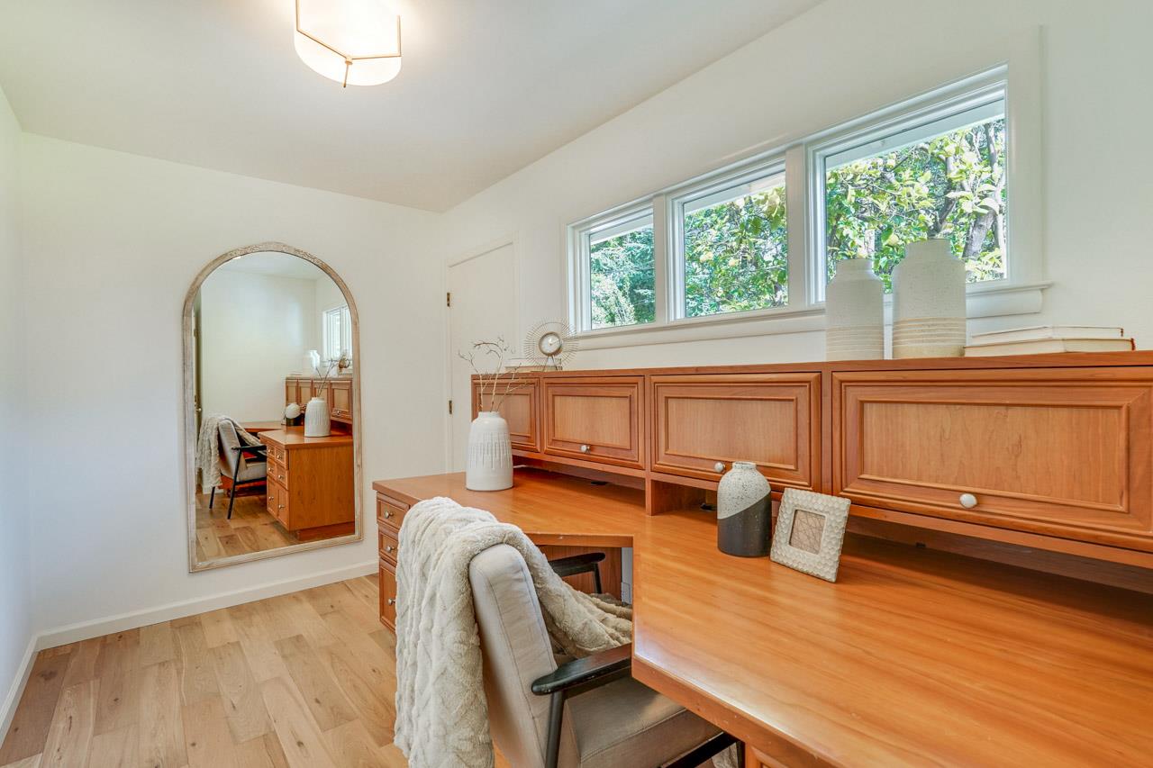 Detail Gallery Image 23 of 45 For 1624 Newcastle Dr, Los Altos,  CA 94024 - 4 Beds | 2/1 Baths