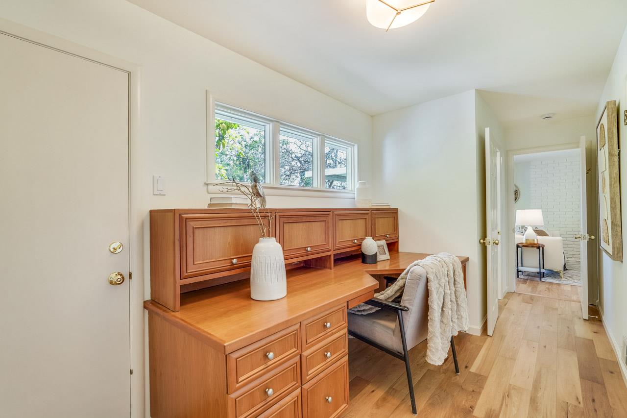 Detail Gallery Image 24 of 45 For 1624 Newcastle Dr, Los Altos,  CA 94024 - 4 Beds | 2/1 Baths