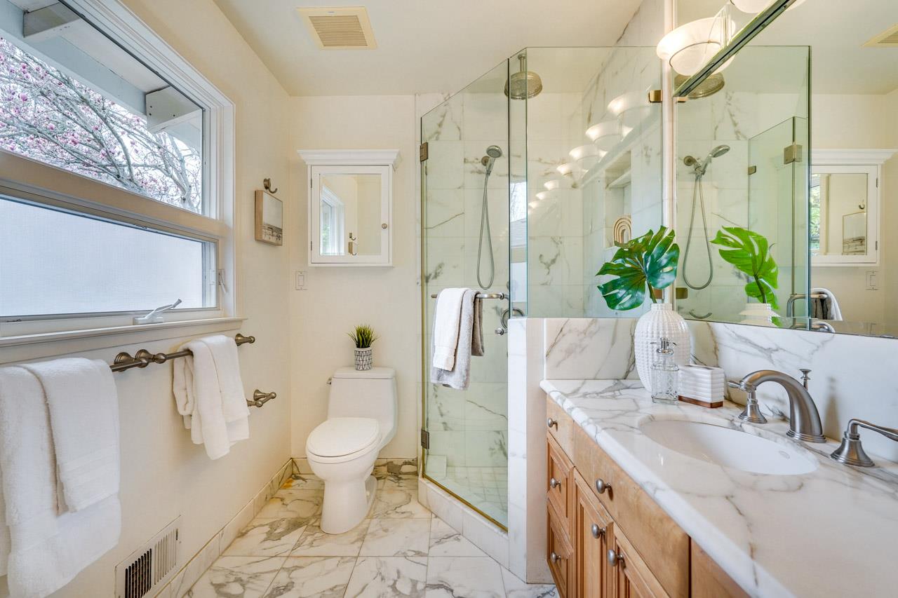 Detail Gallery Image 32 of 45 For 1624 Newcastle Dr, Los Altos,  CA 94024 - 4 Beds | 2/1 Baths