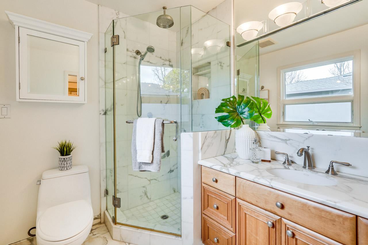 Detail Gallery Image 33 of 45 For 1624 Newcastle Dr, Los Altos,  CA 94024 - 4 Beds | 2/1 Baths