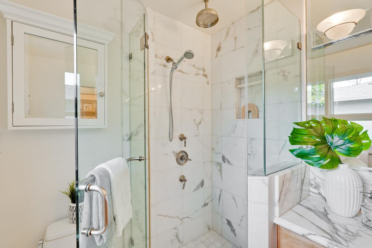 Detail Gallery Image 34 of 45 For 1624 Newcastle Dr, Los Altos,  CA 94024 - 4 Beds | 2/1 Baths