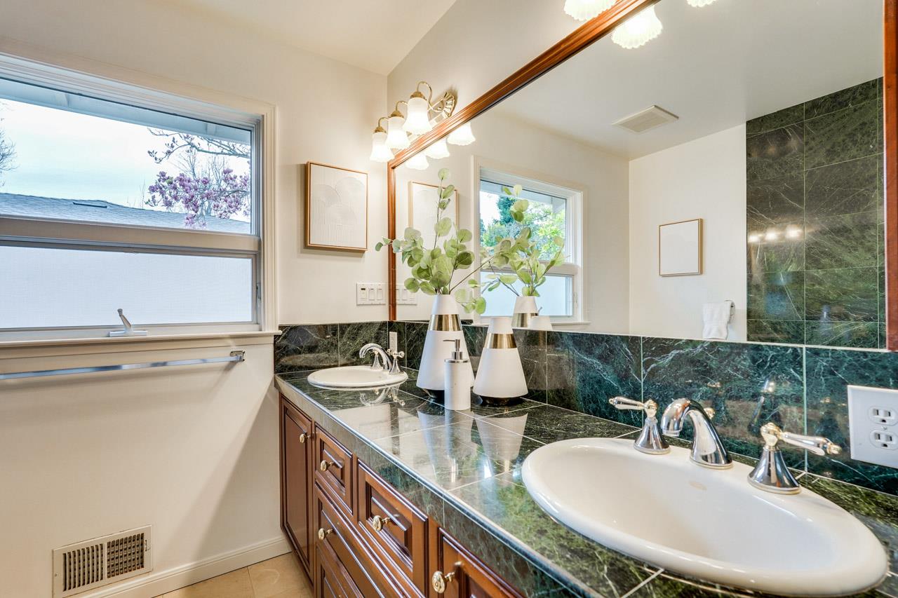 Detail Gallery Image 38 of 45 For 1624 Newcastle Dr, Los Altos,  CA 94024 - 4 Beds | 2/1 Baths