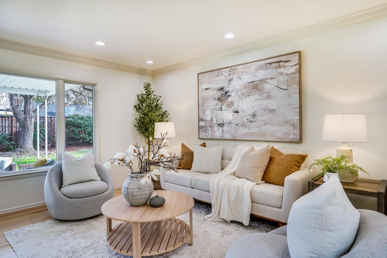 Detail Gallery Image 6 of 45 For 1624 Newcastle Dr, Los Altos,  CA 94024 - 4 Beds | 2/1 Baths