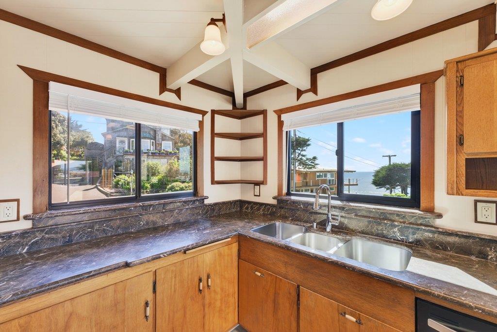 Detail Gallery Image 10 of 72 For 1 Gray Way, Watsonville,  CA 95076 - 2 Beds | 2/1 Baths