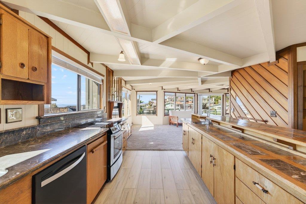 Detail Gallery Image 12 of 72 For 1 Gray Way, Watsonville,  CA 95076 - 2 Beds | 2/1 Baths