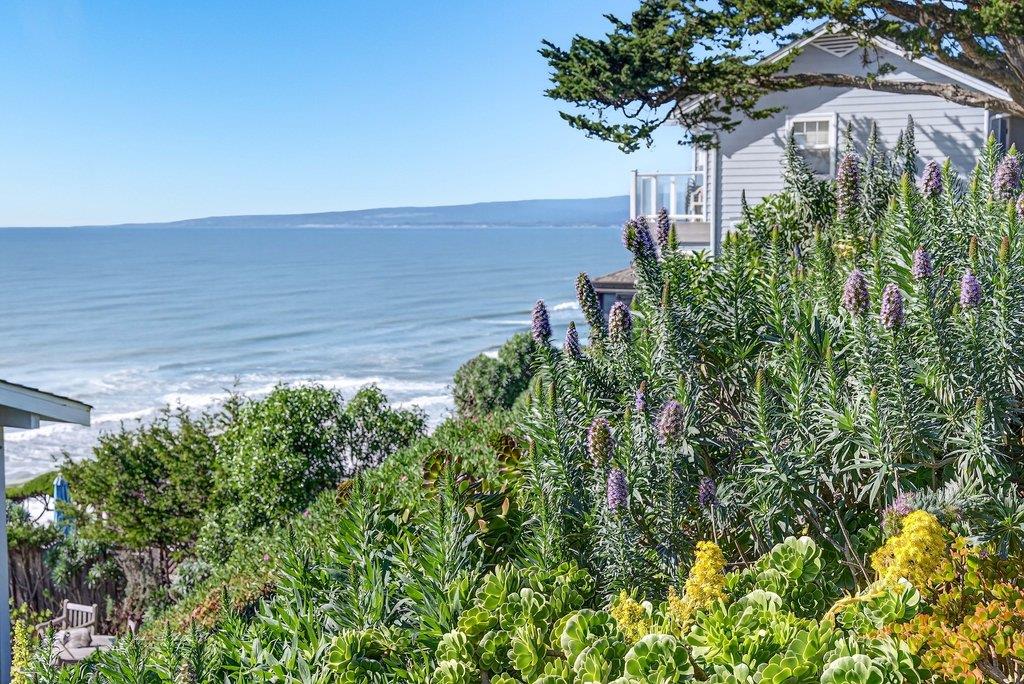 Detail Gallery Image 2 of 72 For 1 Gray Way, Watsonville,  CA 95076 - 2 Beds | 2/1 Baths