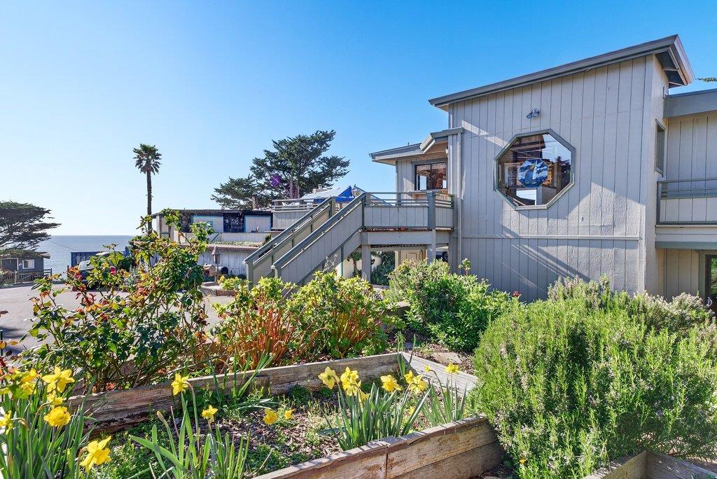 Detail Gallery Image 4 of 72 For 1 Gray Way, Watsonville,  CA 95076 - 2 Beds | 2/1 Baths