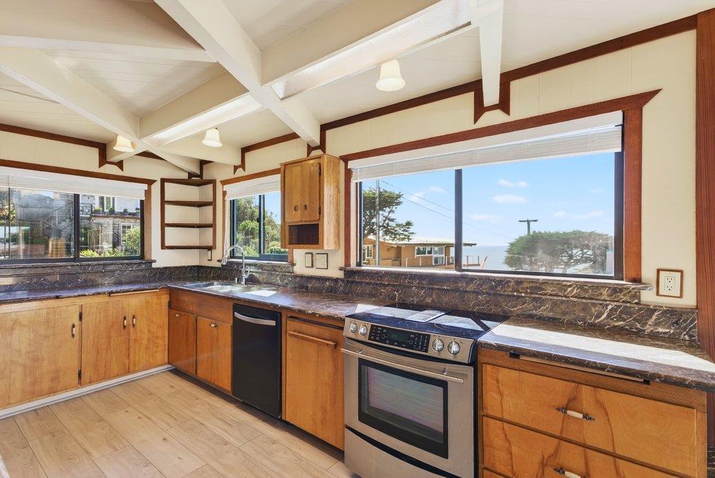 Detail Gallery Image 8 of 72 For 1 Gray Way, Watsonville,  CA 95076 - 2 Beds | 2/1 Baths